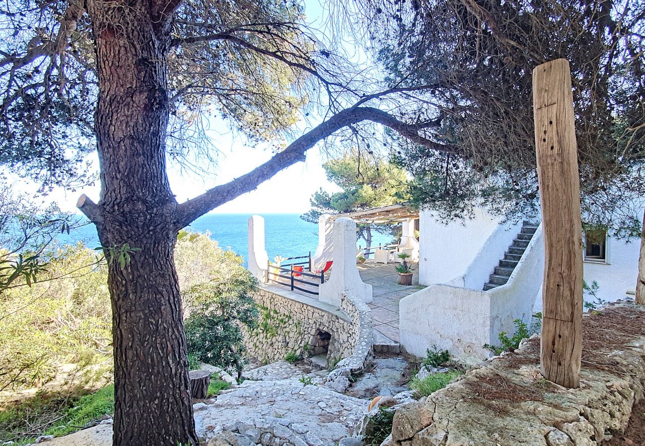 Villa à Castro - Villa unique avec accès mer et vue superbe (villa A)