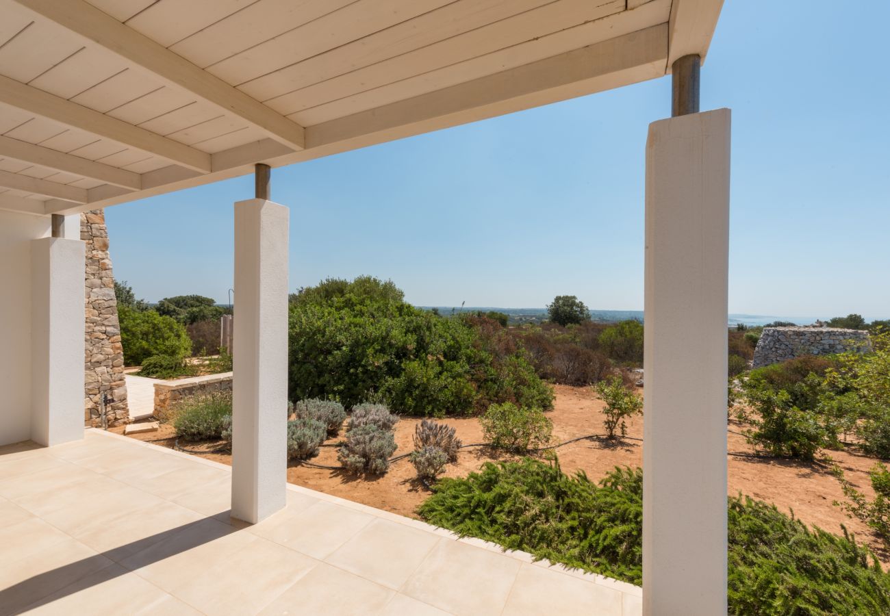 Villa à Torre Pali - Villa moderne avec piscine en pierre, plages à 3km