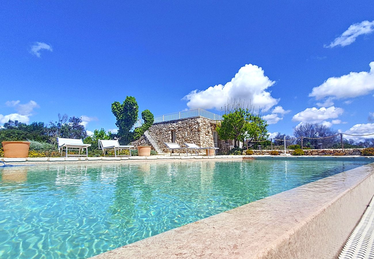 Villa à Pescoluse - Villa moderne en pierre avec piscine et vue mer