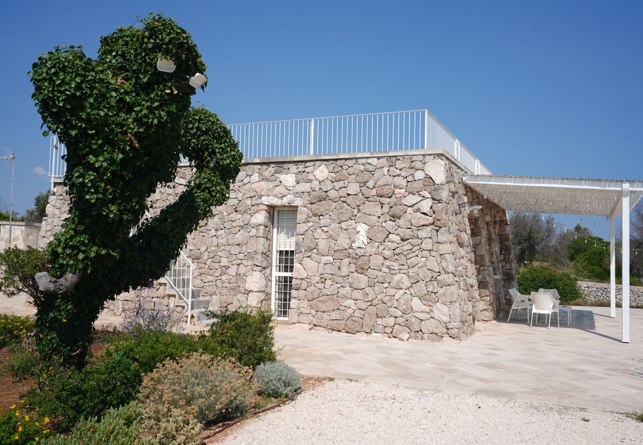 Villa à Pescoluse - Villa moderne en pierre avec piscine et vue mer