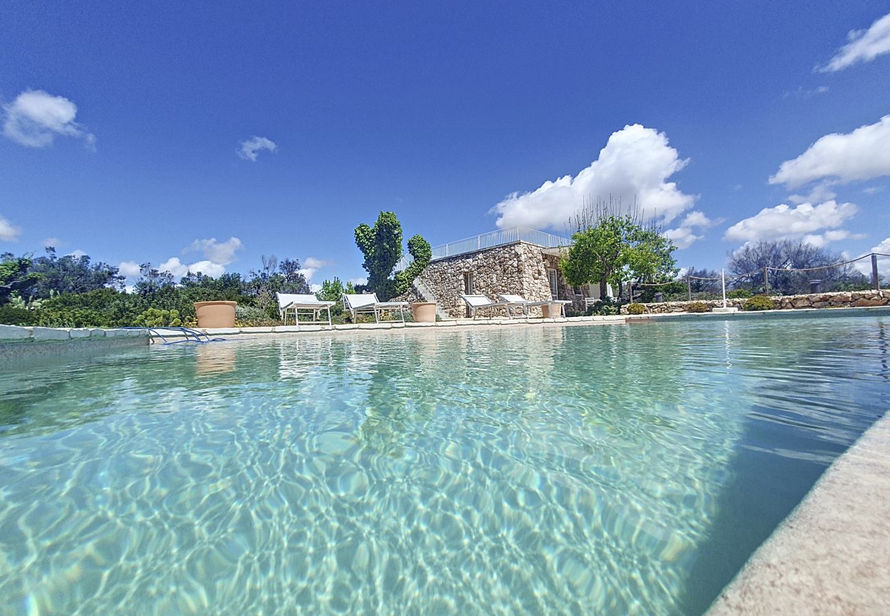 Villa à Pescoluse - Villa moderne en pierre avec piscine et vue mer