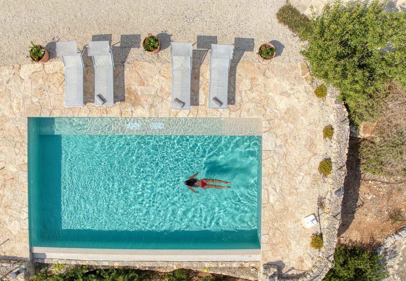 Villa à Pescoluse - Villa moderne en pierre avec piscine et vue mer