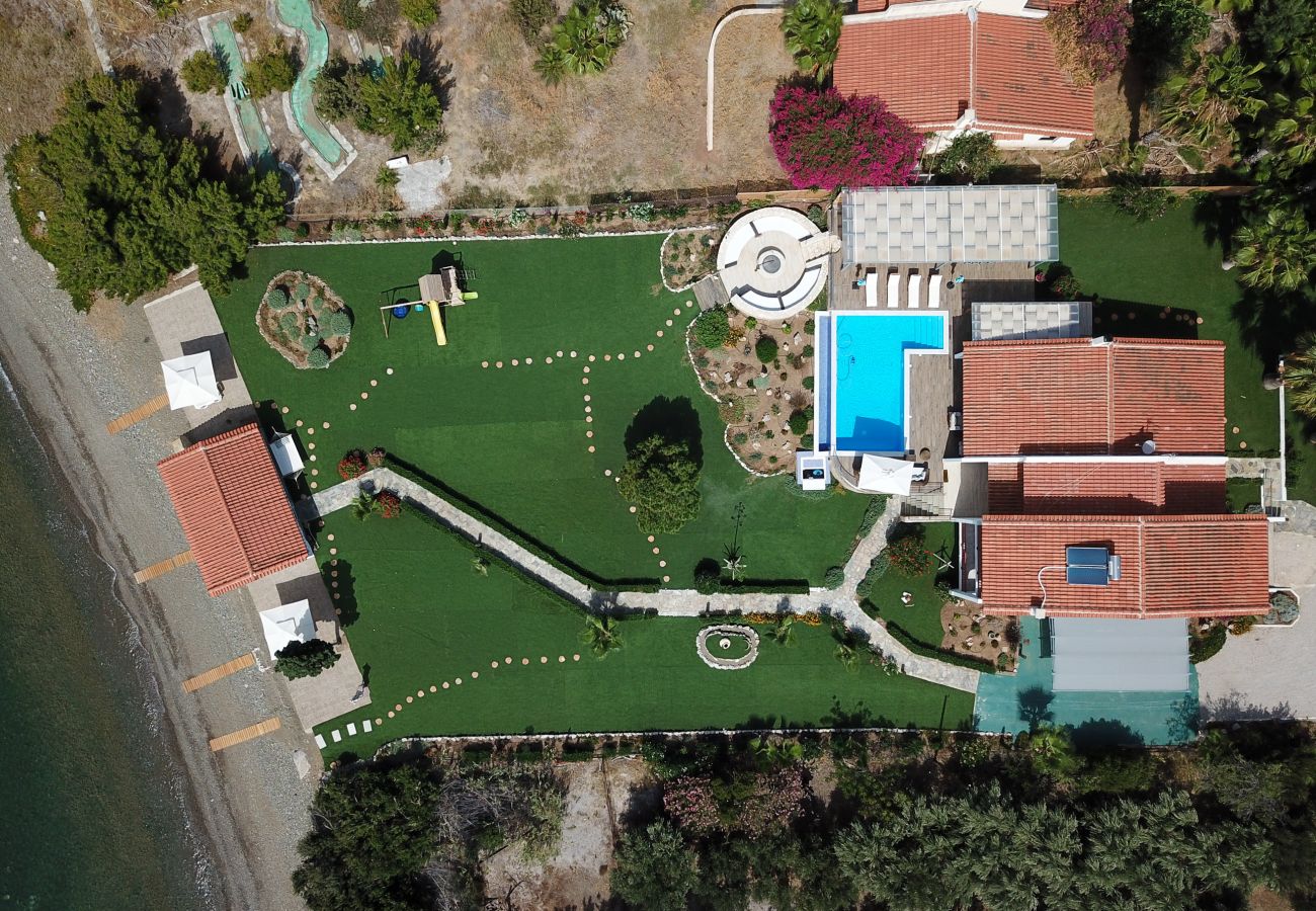 Villa à Ermioni - Villa 5* : plage privée, piscine, tennis & jetée