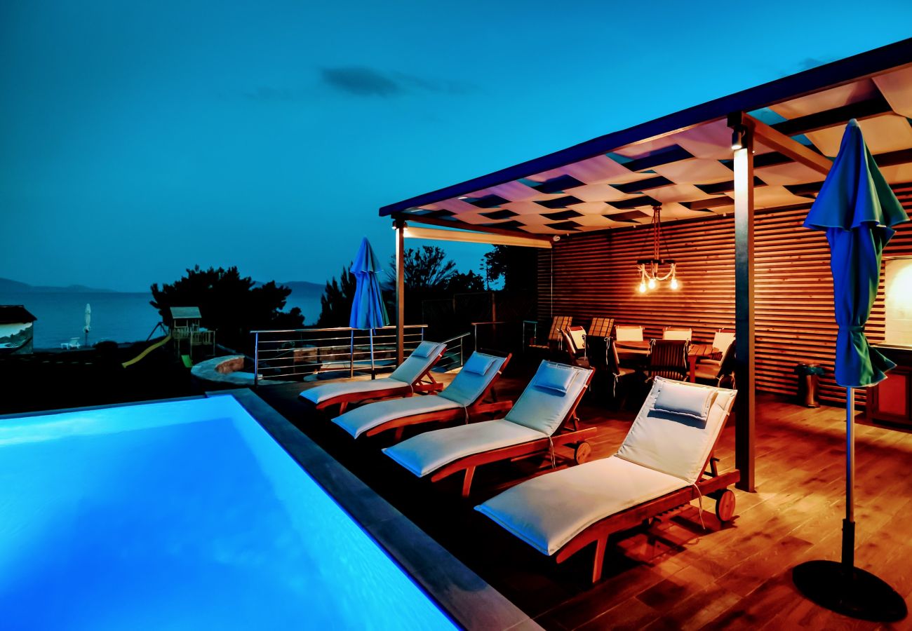 Villa à Ermioni - Villa 5* : plage privée, piscine, tennis & jetée