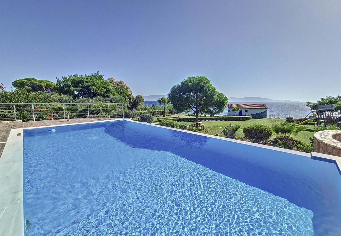 Villa à Ermioni - Villa 5* : plage privée, piscine, tennis & jetée