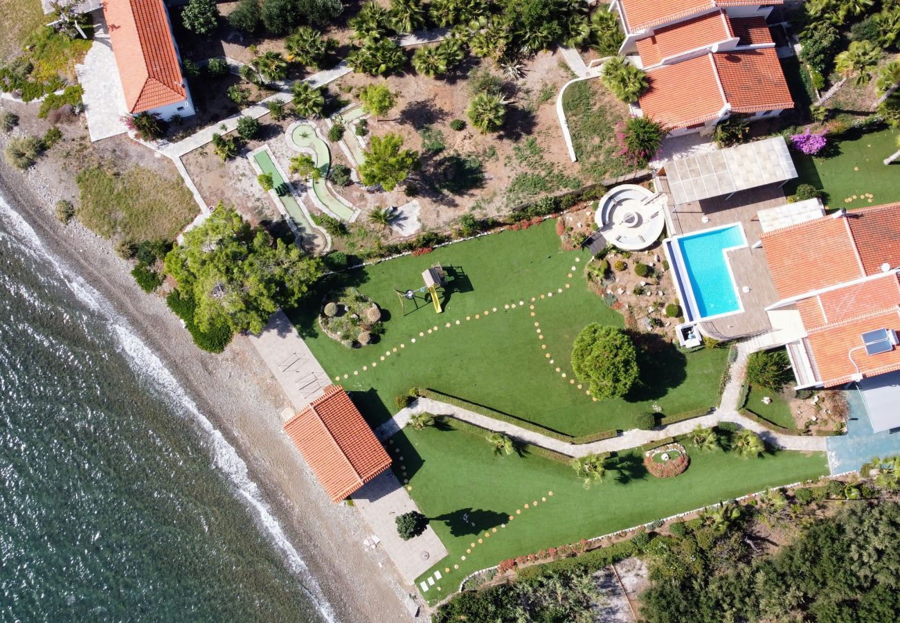 Villa à Ermioni - Villa 5* : plage privée, piscine, tennis & jetée