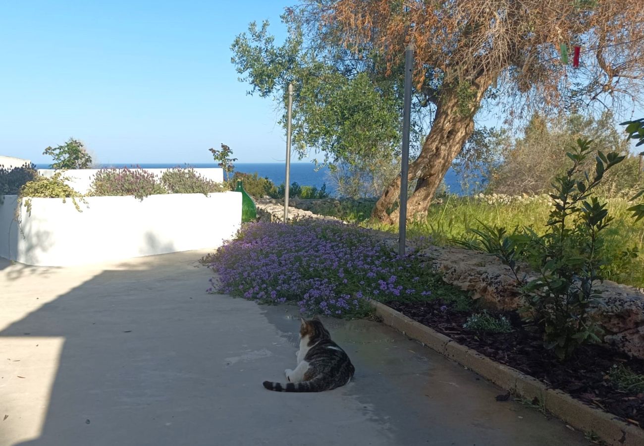 Trullo à Tricase - Jolie maison panoramique à 5 min à pied de la mer