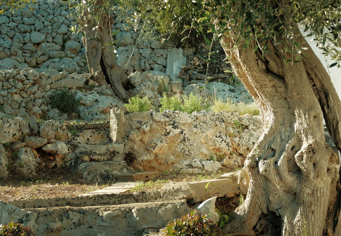 Trullo à Tricase - Jolie maison panoramique à 5 min à pied de la mer