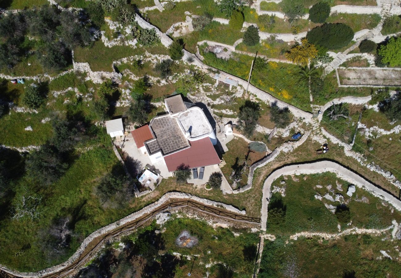 Trullo à Tricase - Jolie maison panoramique à 5 min à pied de la mer