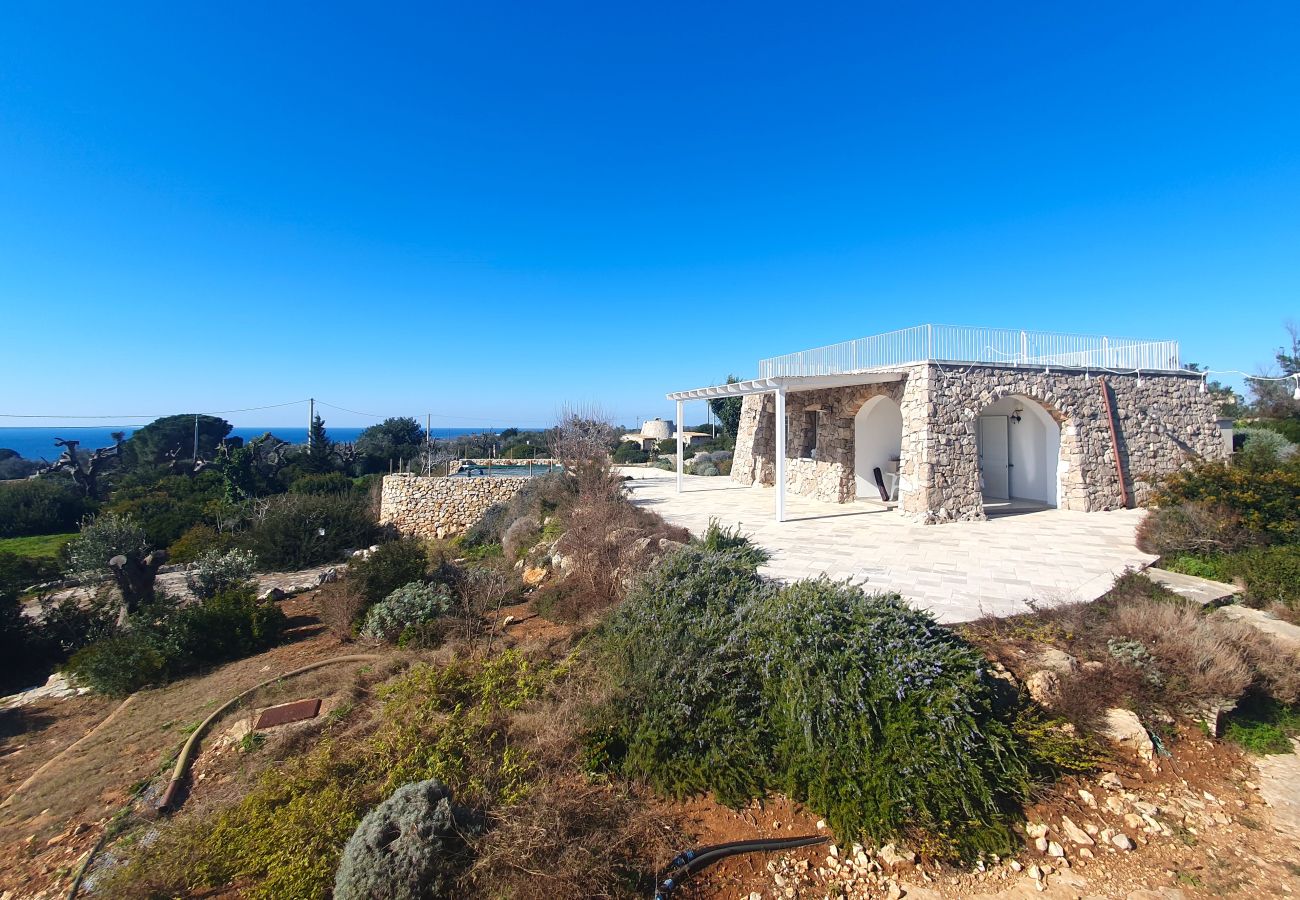 Villa à Pescoluse - Maisons en pierre avec piscine infinity e vue mer