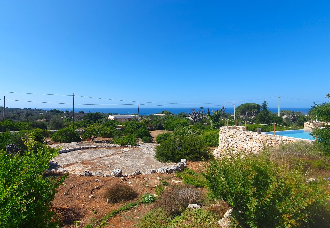 Villa à Pescoluse - Maisons en pierre avec piscine infinity e vue mer