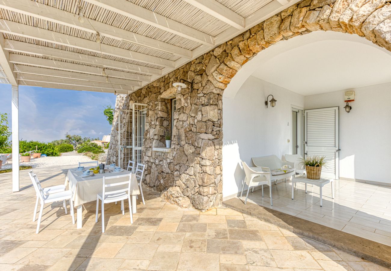 Villa à Pescoluse - Maisons en pierre avec piscine infinity e vue mer