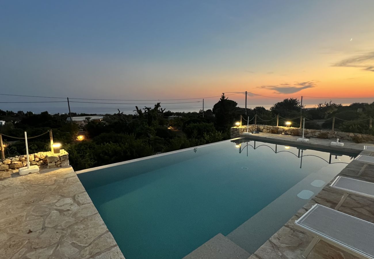 Villa à Pescoluse - Maisons en pierre avec piscine infinity e vue mer