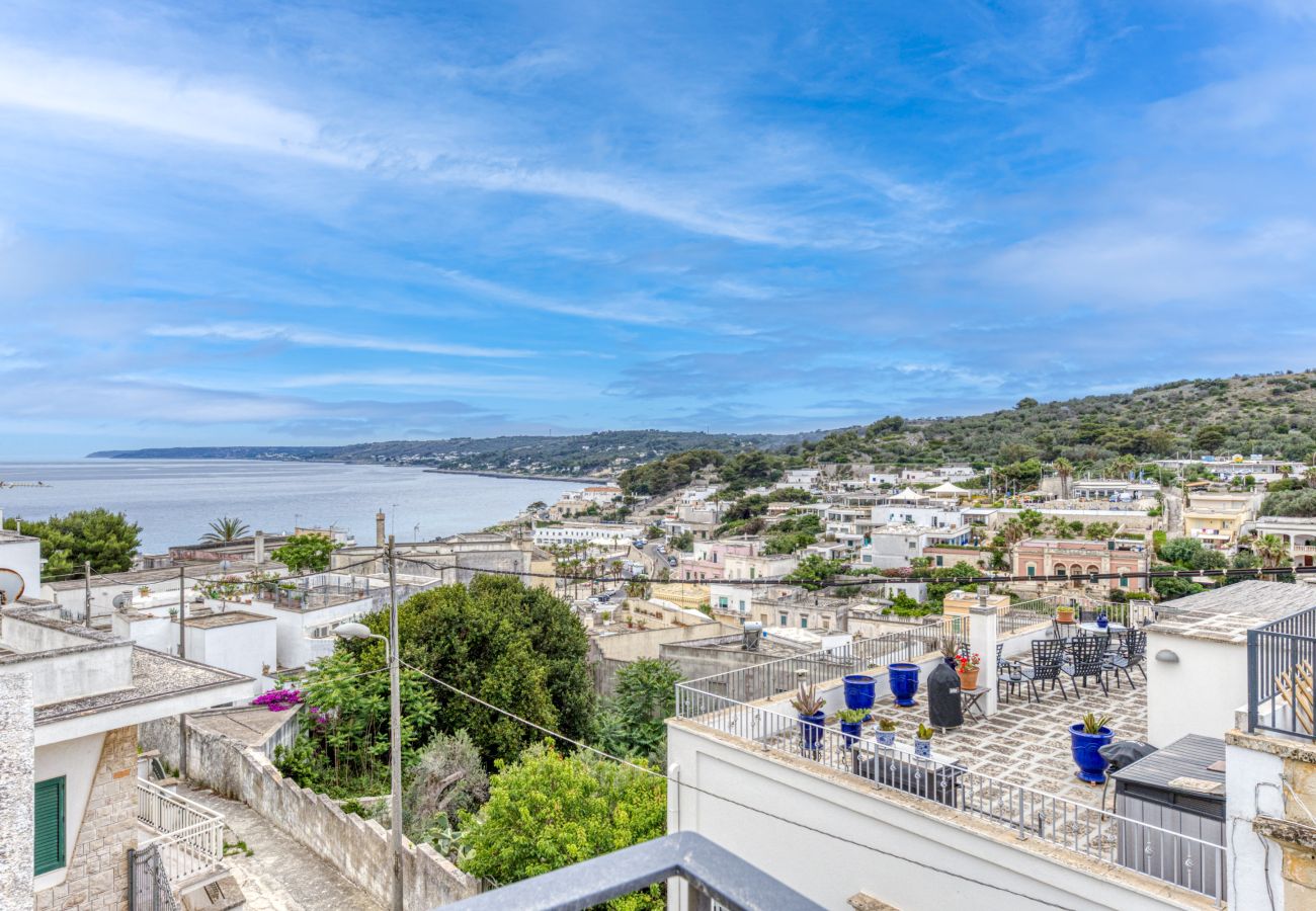 Villa à Castro - Belle maison de ville avec piscine, 200m de la mer