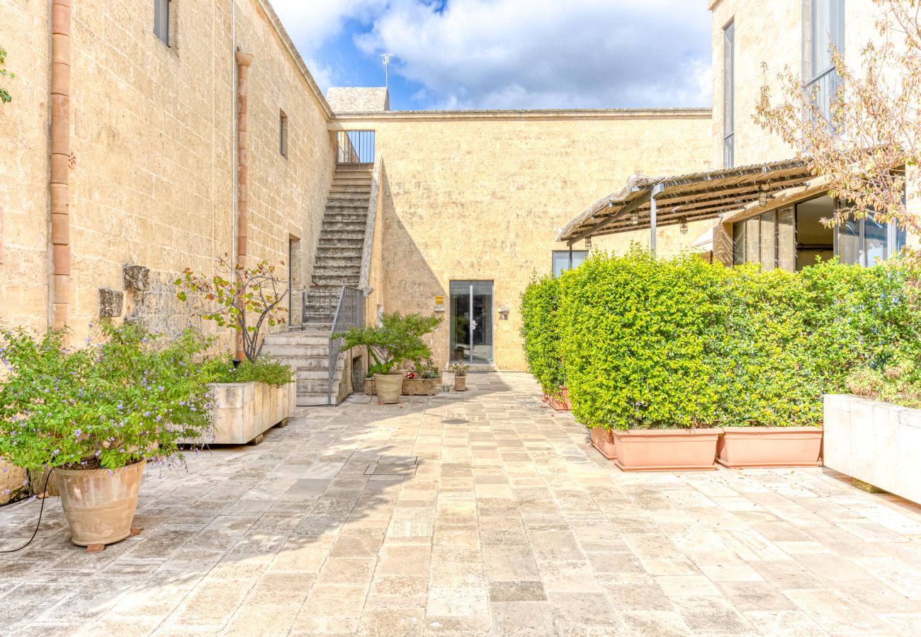 Villa a Patù - Grande dimora di charme con piscina e parco