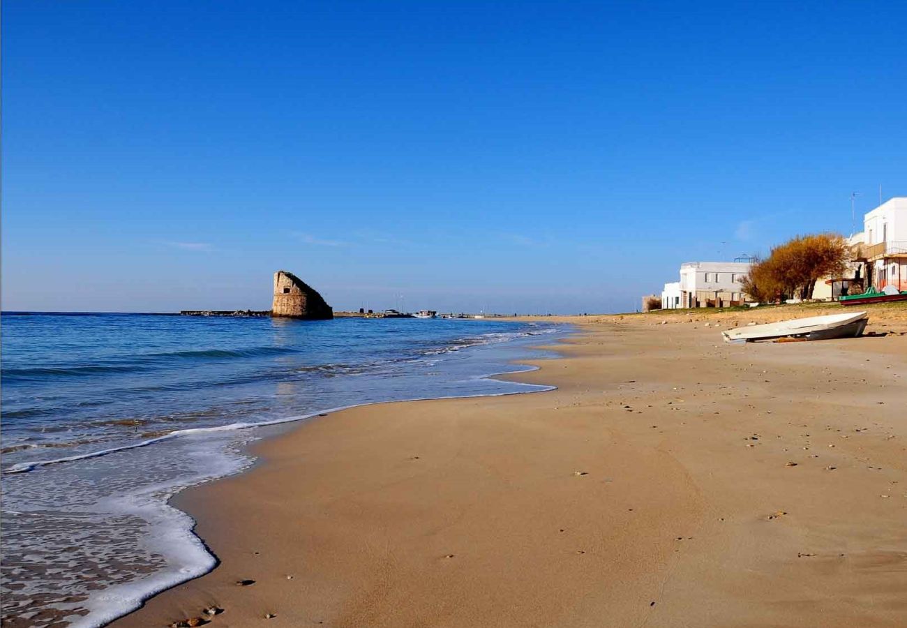 Villa a Salve - Villetta con piscina a 2km dalle spiagge