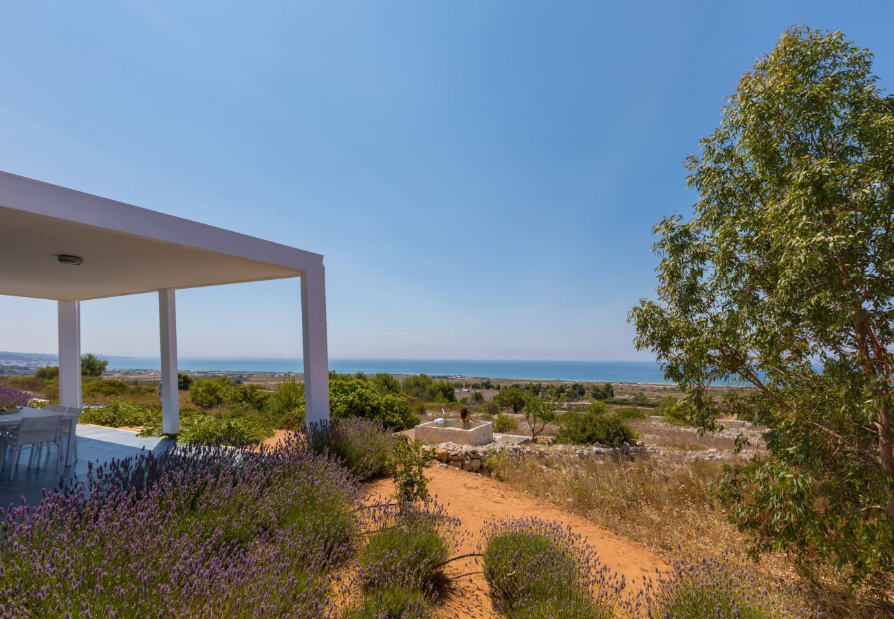 Villa a Torre Pali - Moderna villa deluxe con piscina e vista mare 180°