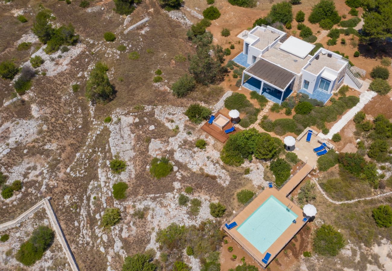 Villa a Torre Pali - Moderna villa deluxe con piscina e vista mare 180°