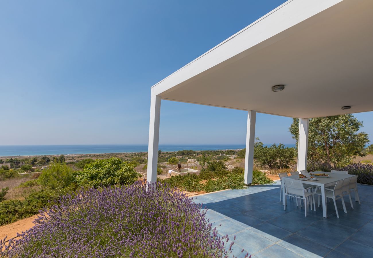 Villa a Torre Pali - Moderna villa deluxe con piscina e vista mare 180°