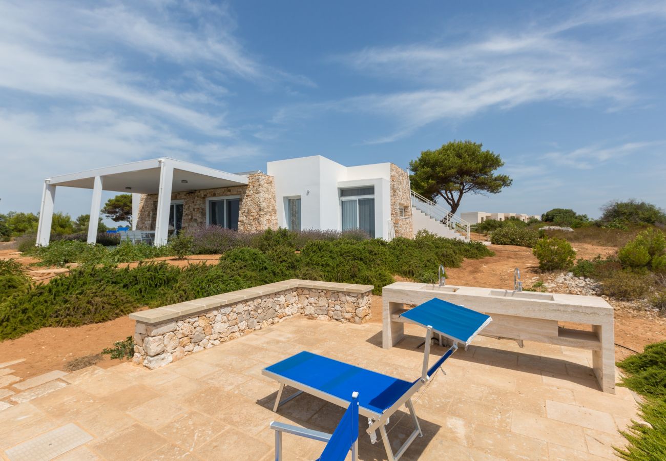 Villa a Torre Pali - Moderna villa deluxe con piscina e vista mare 180°