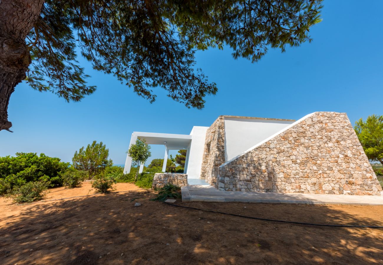 Villa a Torre Pali - Moderna villa deluxe con piscina e vista mare 180°