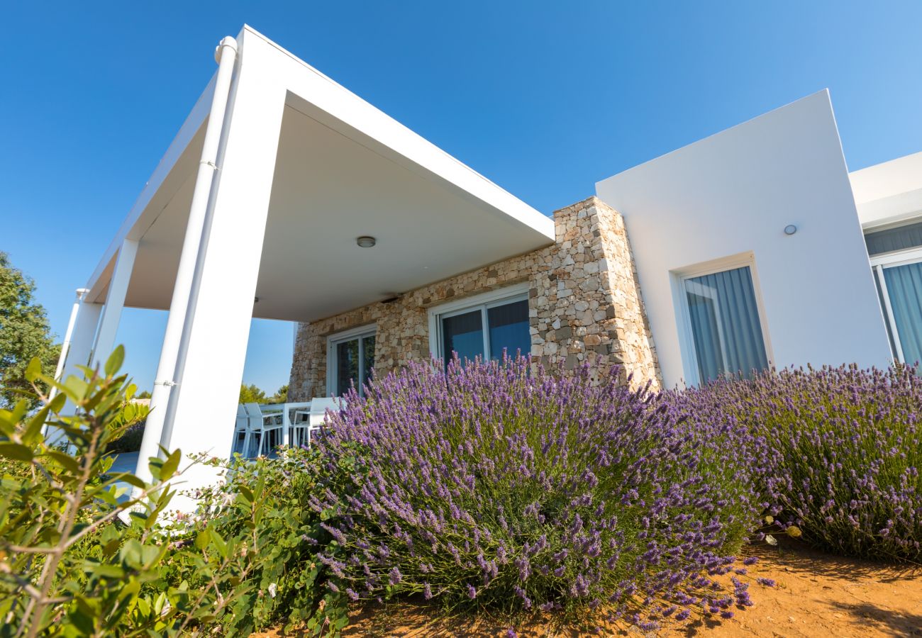 Villa a Torre Pali - Moderna villa deluxe con piscina e vista mare 180°