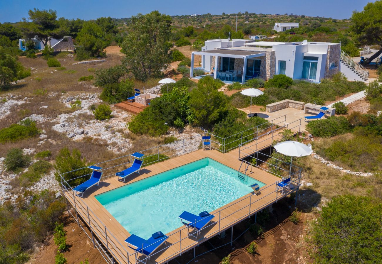 Villa a Torre Pali - Moderna villa deluxe con piscina e vista mare 180°