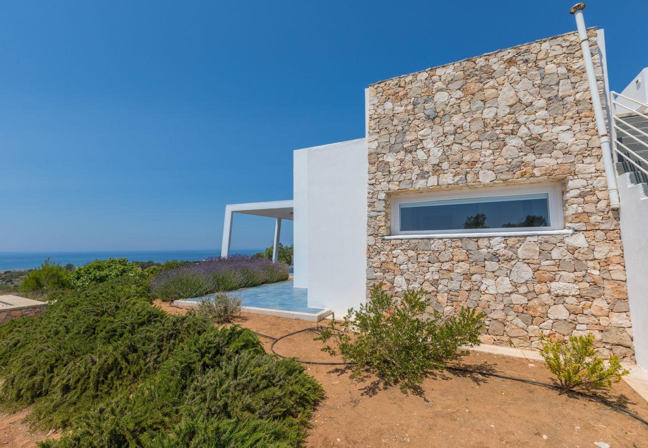 Villa a Torre Pali - Moderna villa deluxe con piscina e vista mare 180°