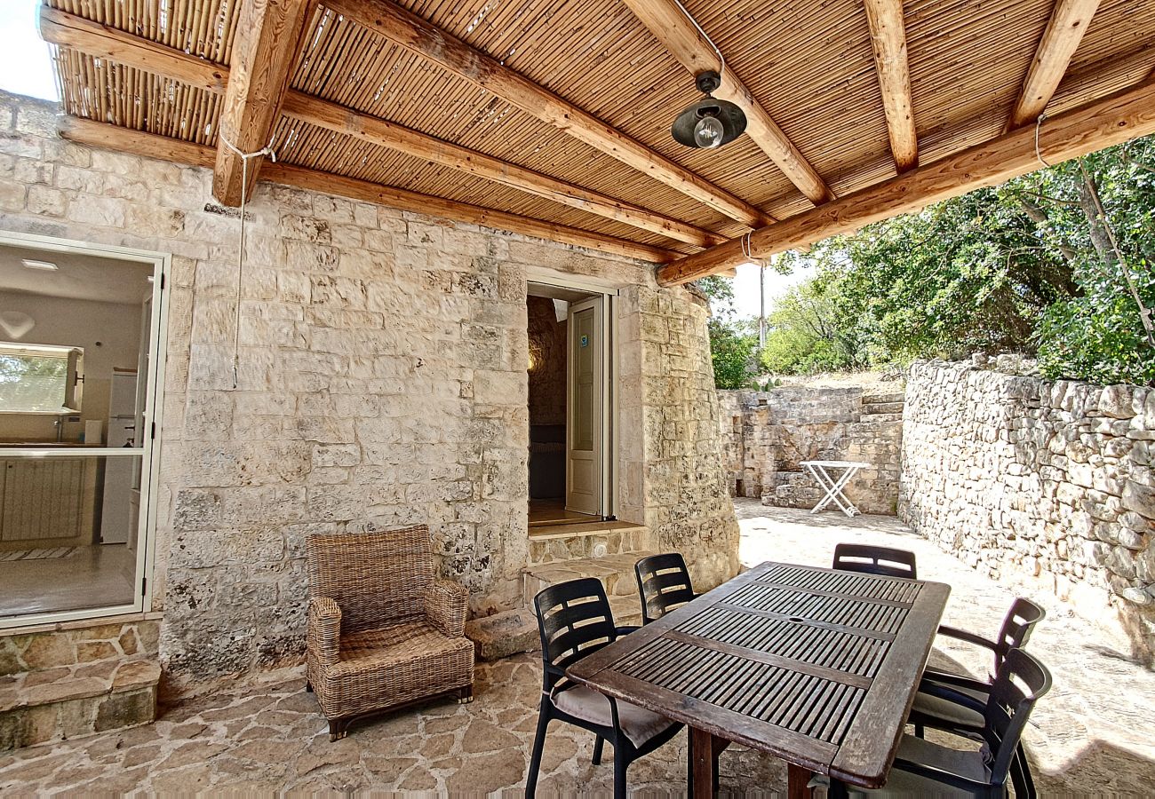 Villa a Cisternino - Trulli ristrutturati con piscina in campagna