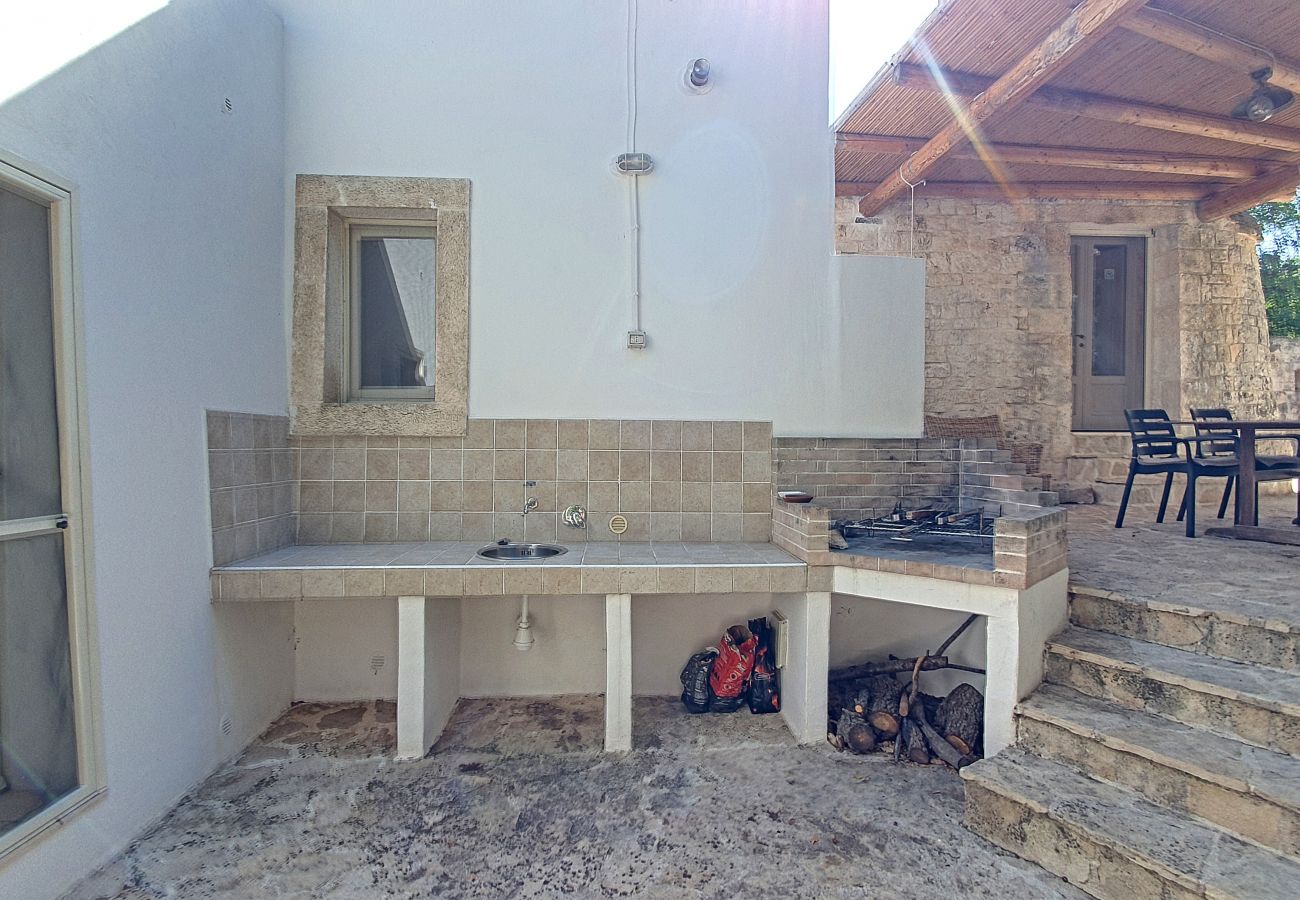 Villa a Cisternino - Trulli ristrutturati con piscina in campagna