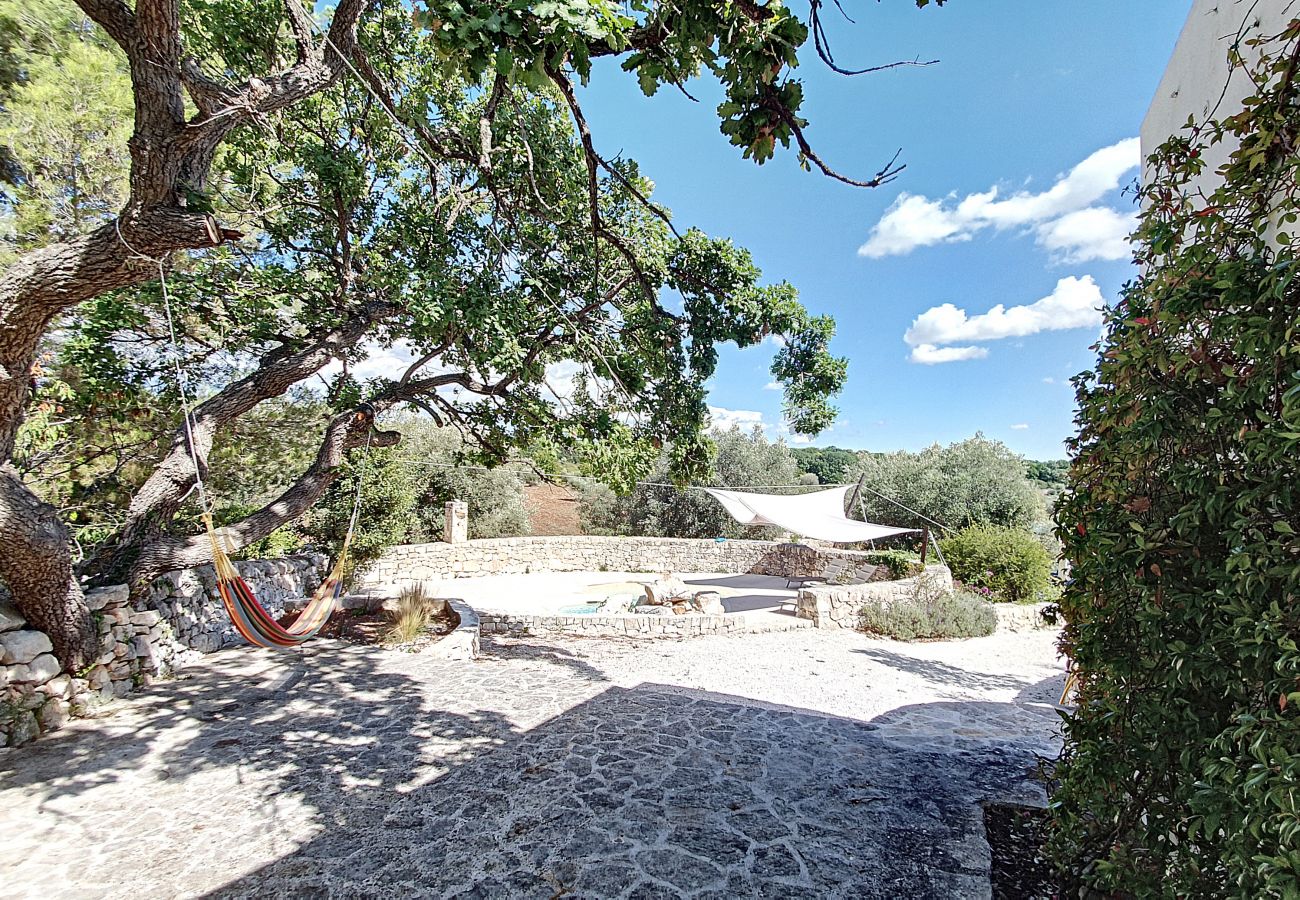 Villa a Cisternino - Trulli ristrutturati con piscina in campagna