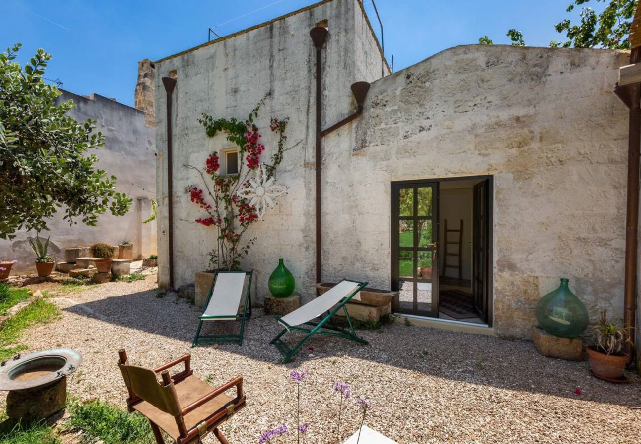 Villa a Castrignano del Capo - 4km dal mare: masseria con piscina in centro storico