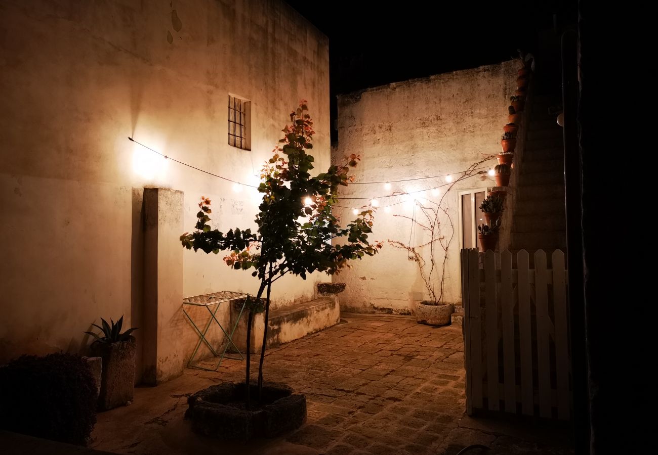 Villa a Castrignano del Capo - 4km dal mare: masseria con piscina in centro storico