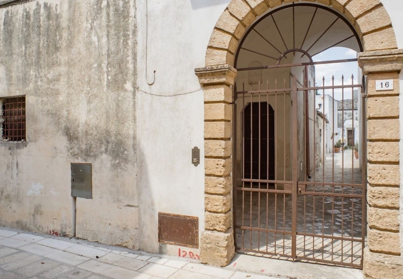 Villa a Castrignano del Capo - 4km dal mare: masseria con piscina in centro storico