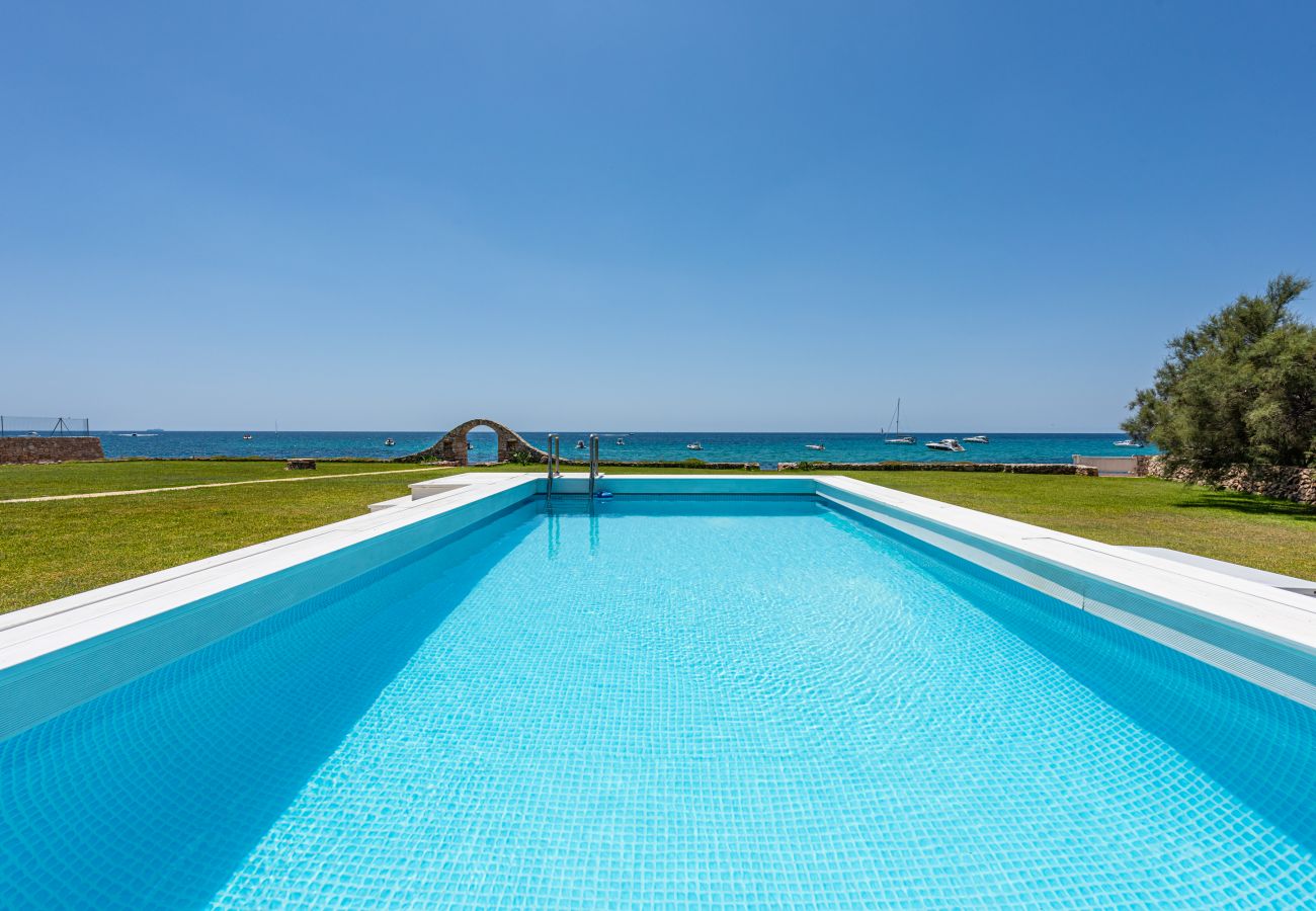 Villa a Marina di Felloniche - Villa 5* sul mare con piscina riscaldata e jacuzzi