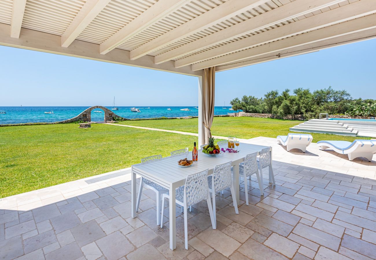 Villa a Marina di Felloniche - Villa 5* sul mare con piscina riscaldata e jacuzzi