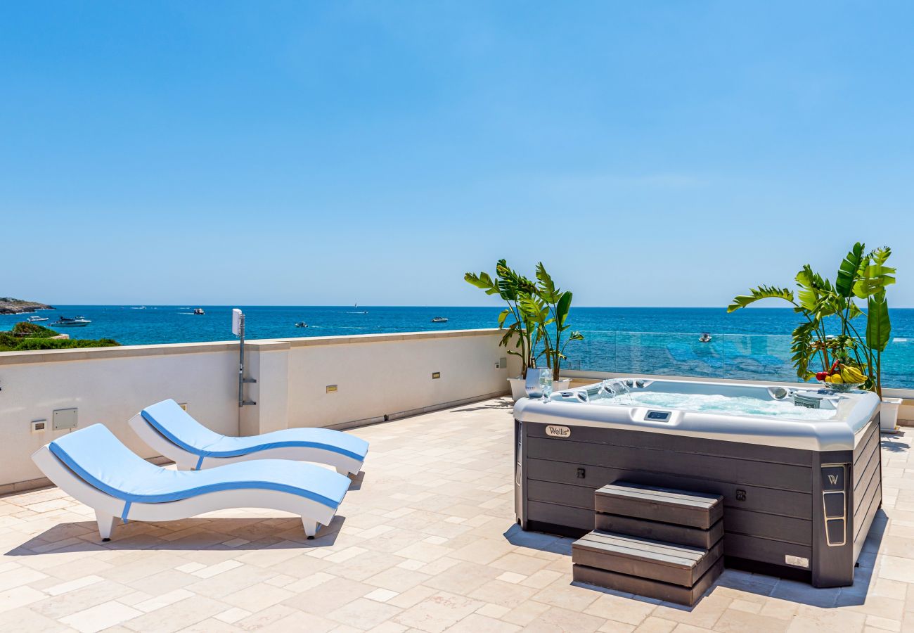 Villa a Marina di Felloniche - Villa 5* sul mare con piscina riscaldata e jacuzzi