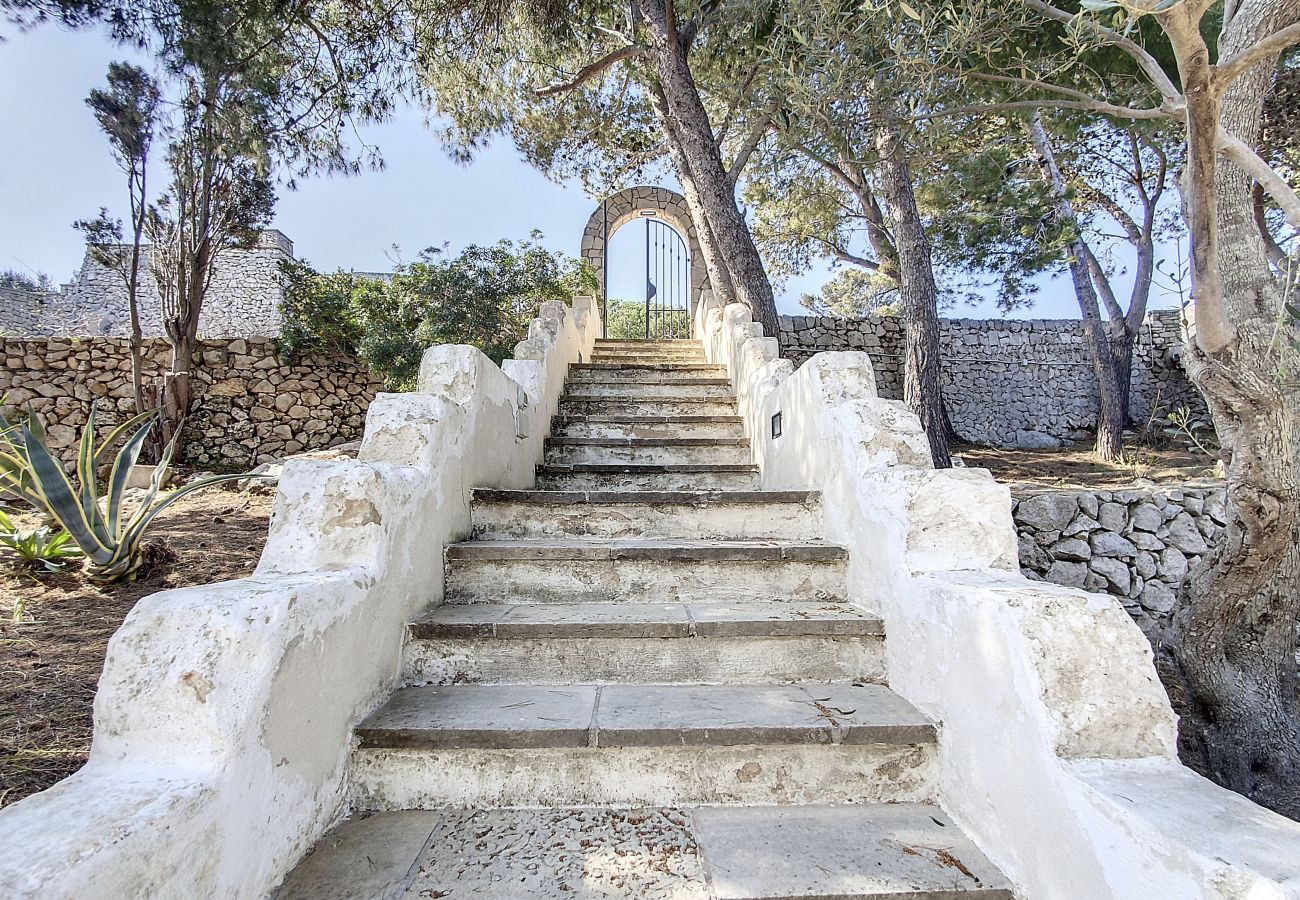 Villa a Leuca - Vista mozzafiato: ampia casa sulla scogliera