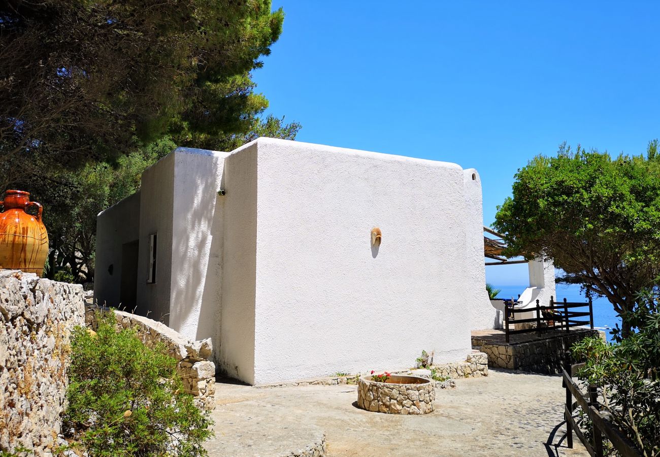 Villa a Castro - Villa unica con accesso al mare e splendida vista (casa A)