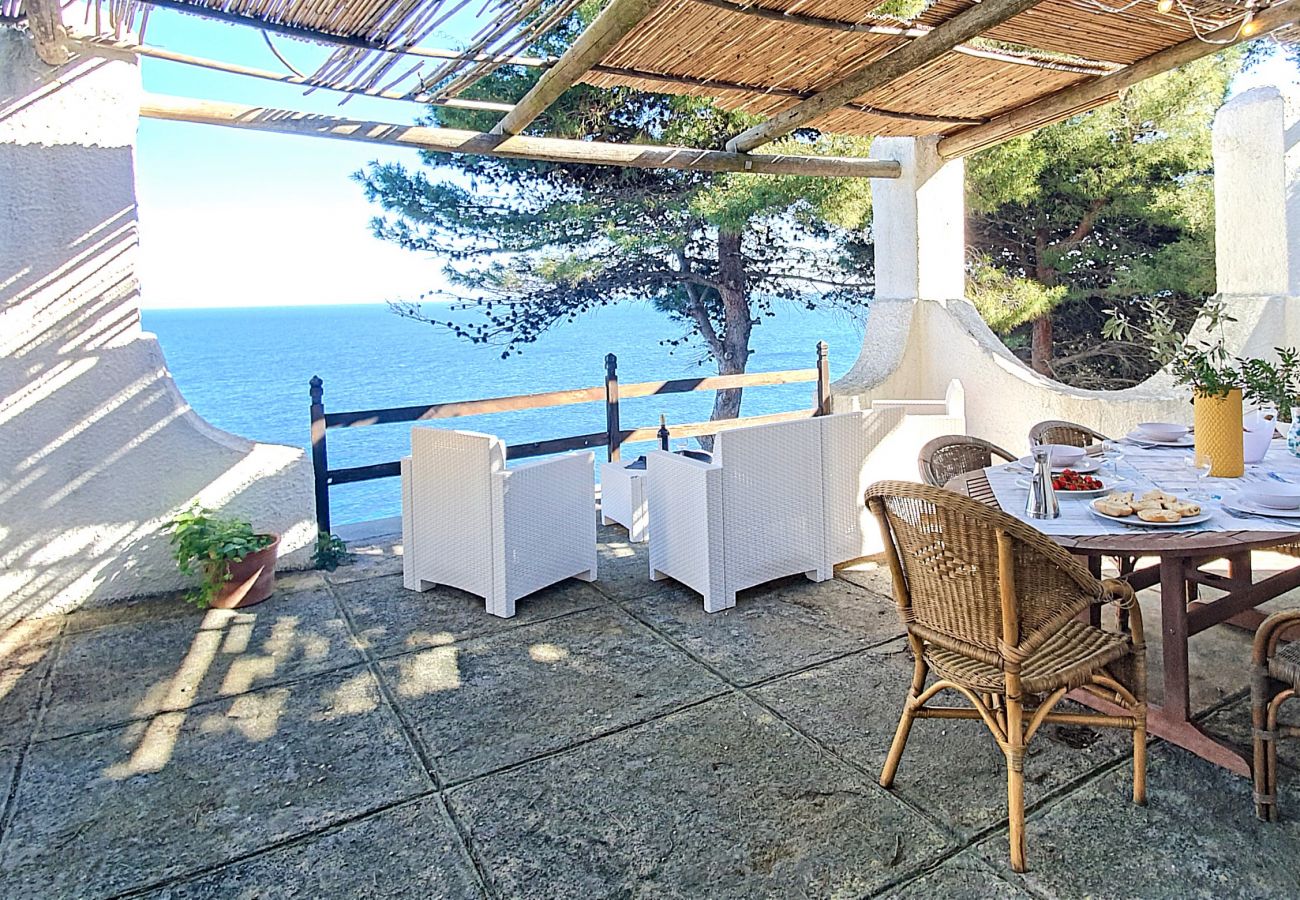 Villa a Castro - Villa unica con accesso al mare e splendida vista (casa A)