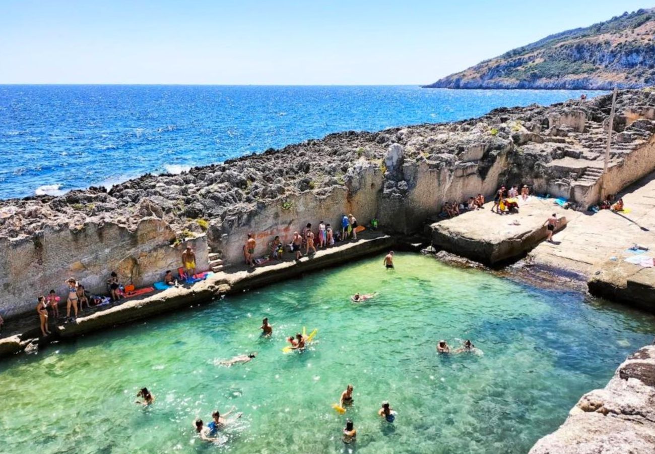 Trullo a Tricase - Stupenda liama panoramica a due passi dal mare