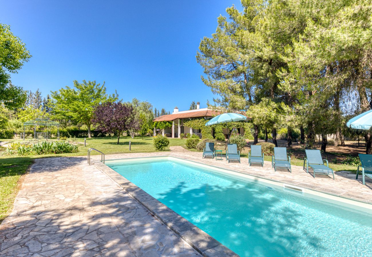 Villa a Galatina - Dimora di campagna con immensa piscina e parco