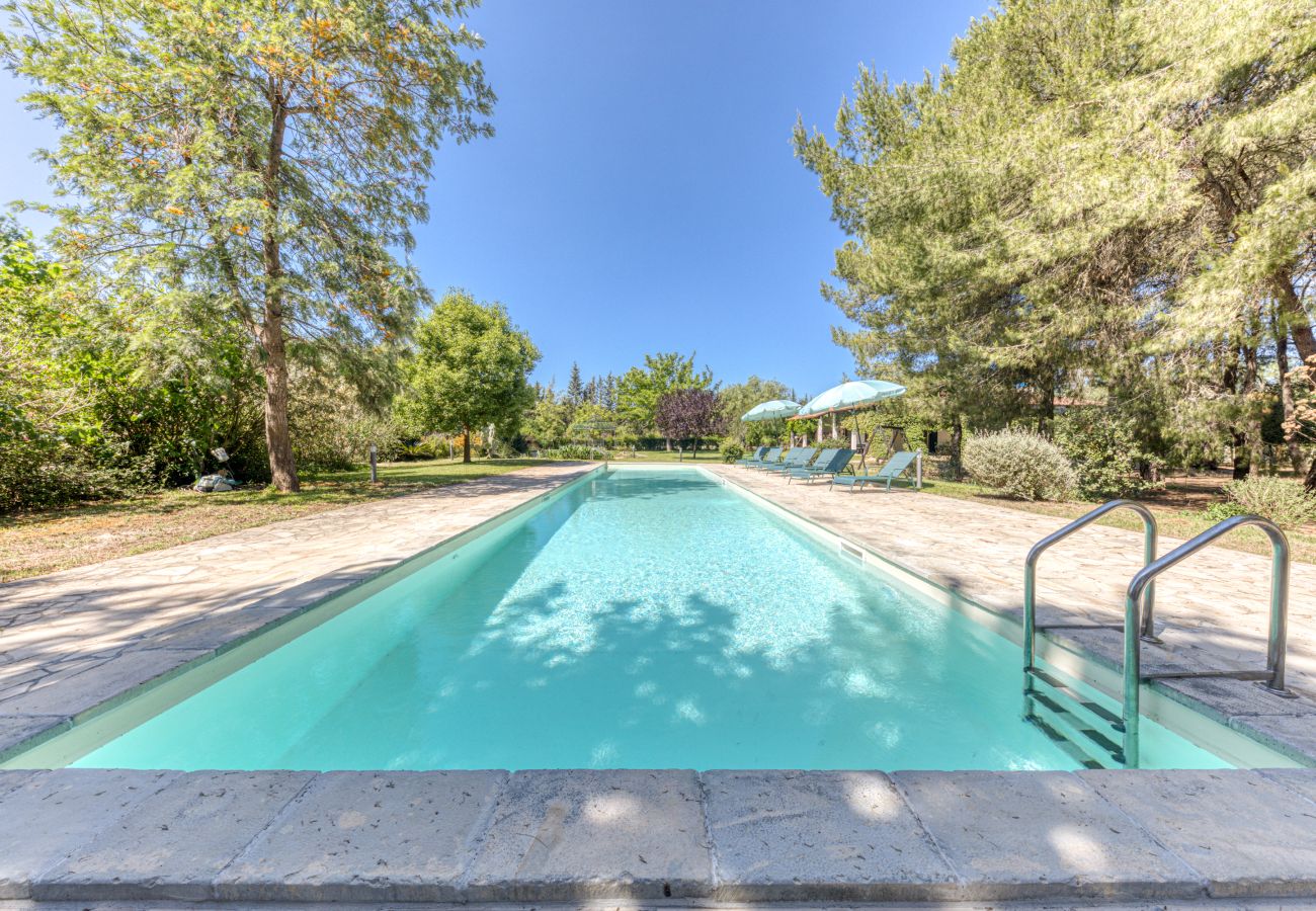 Villa a Galatina - Dimora di campagna con immensa piscina e parco