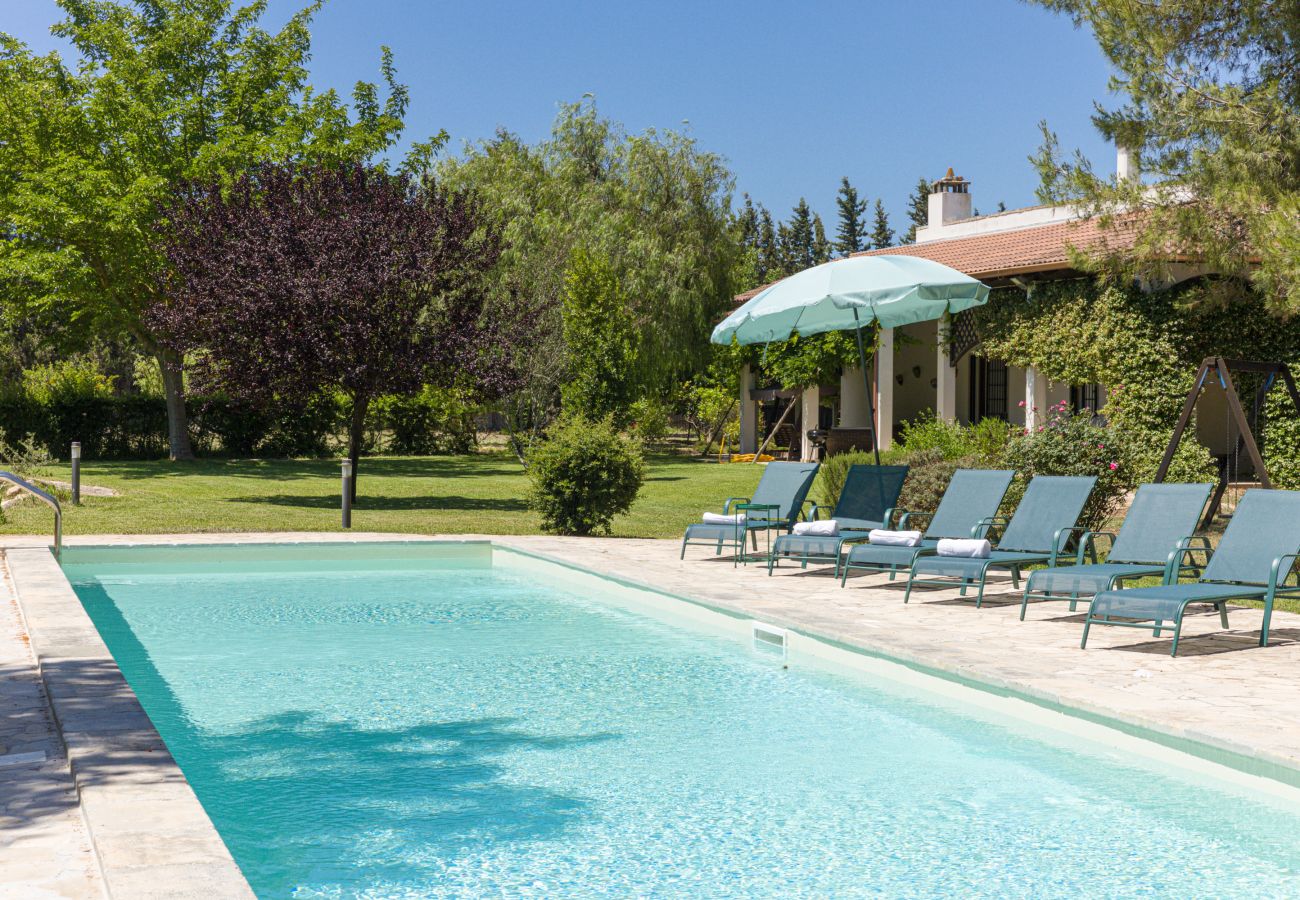 Villa a Galatina - Dimora di campagna con immensa piscina e parco