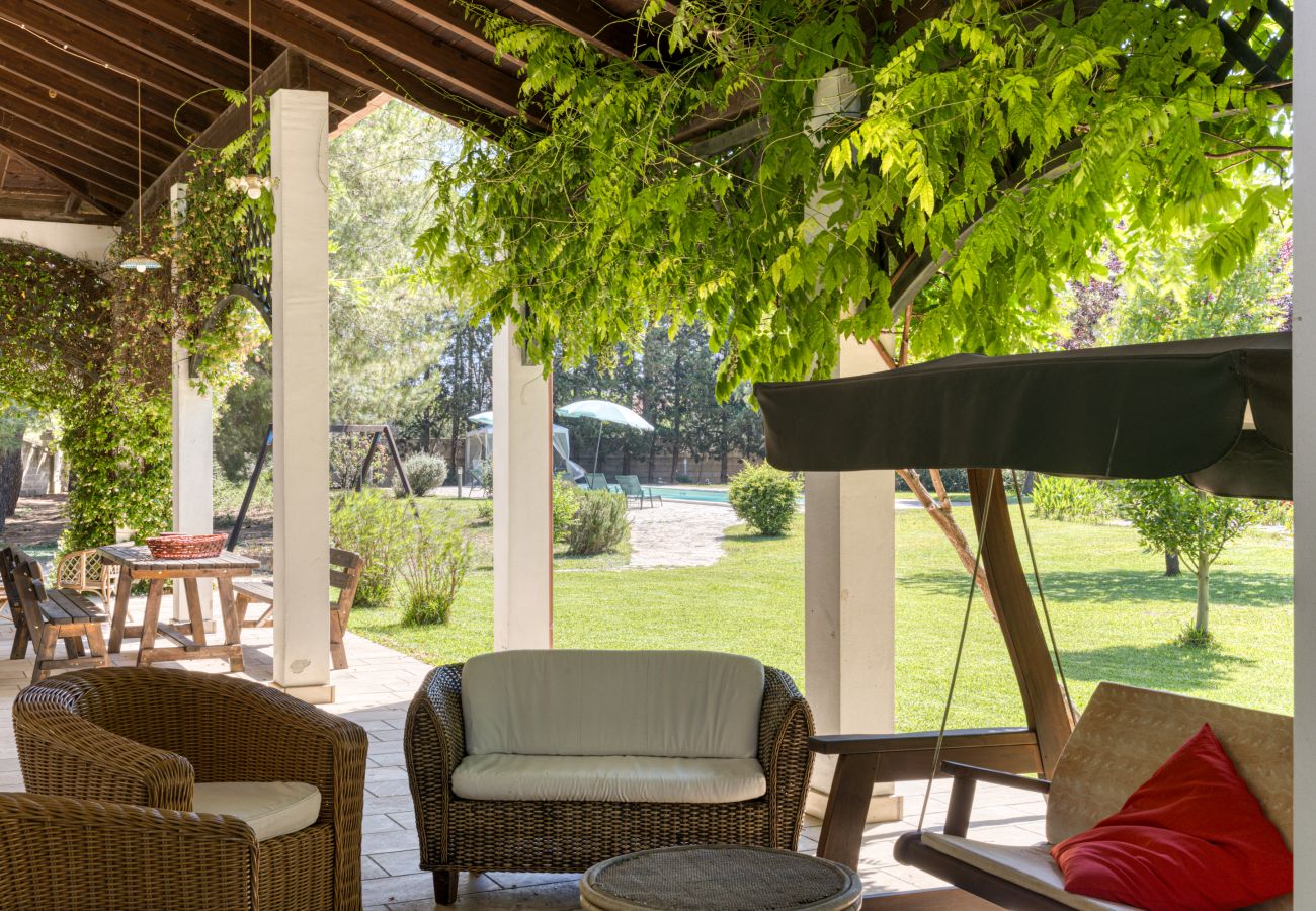 Villa a Galatina - Dimora di campagna con immensa piscina e parco