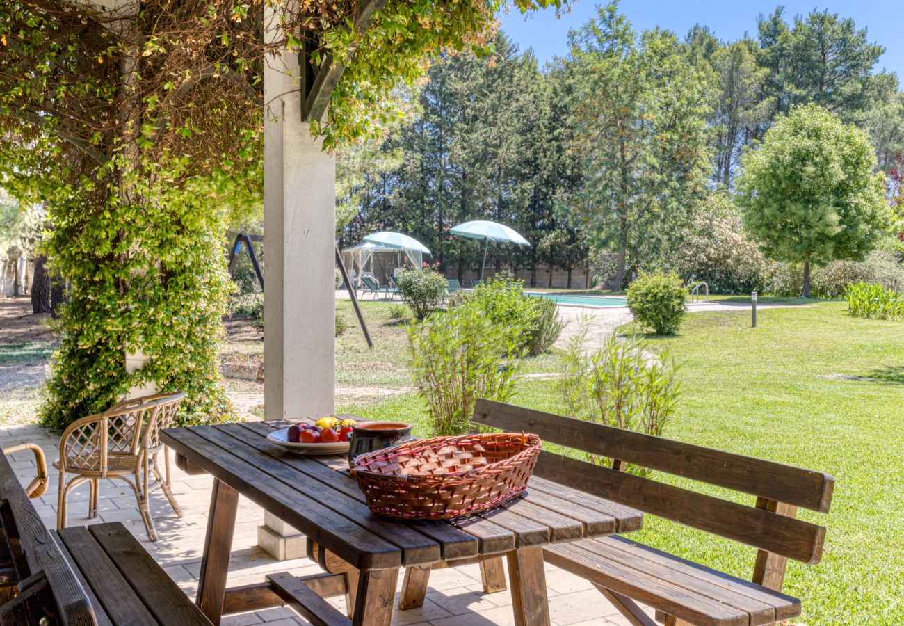 Villa a Galatina - Dimora di campagna con immensa piscina e parco