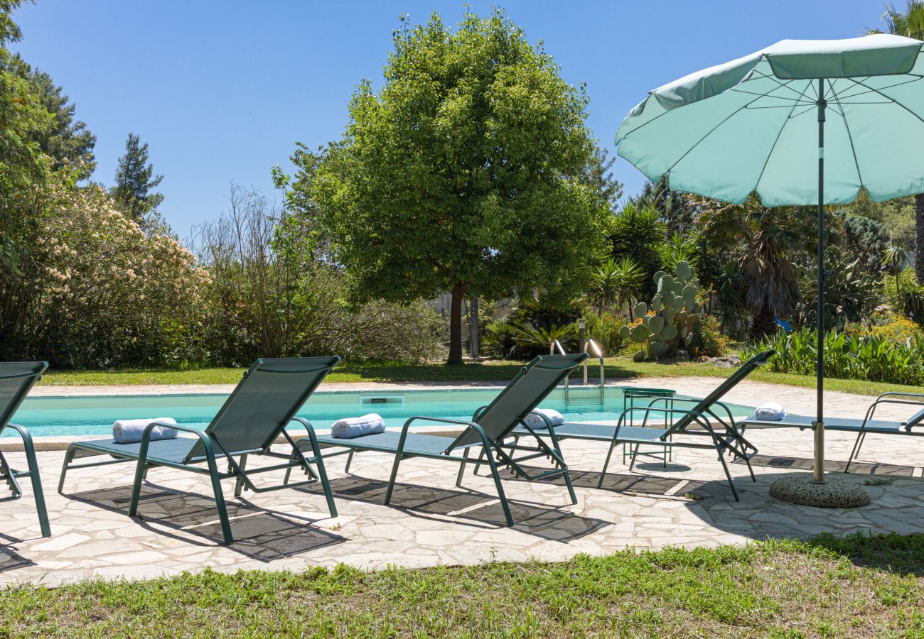 Villa a Galatina - Dimora di campagna con immensa piscina e parco