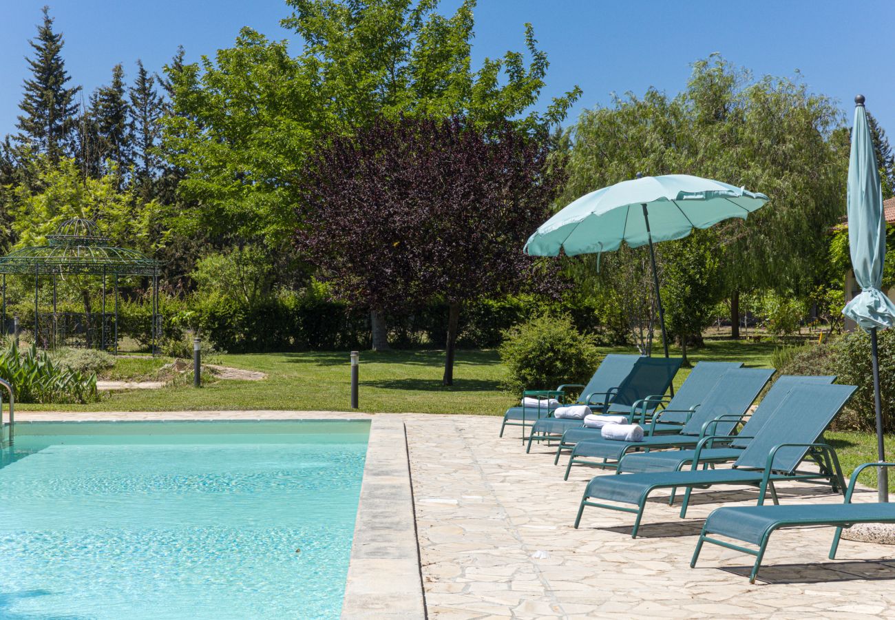 Villa a Galatina - Dimora di campagna con immensa piscina e parco