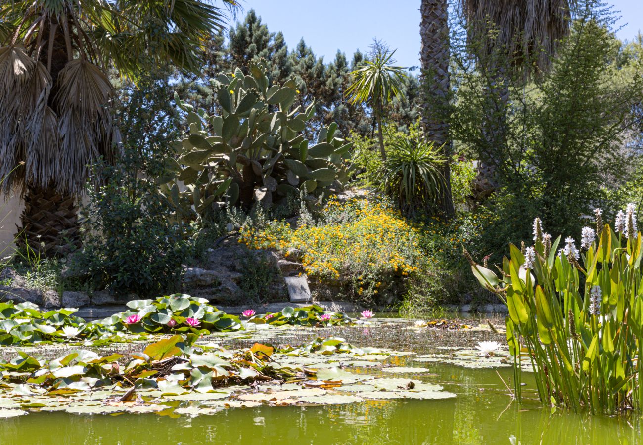 Villa a Galatina - Dimora di campagna con immensa piscina e parco