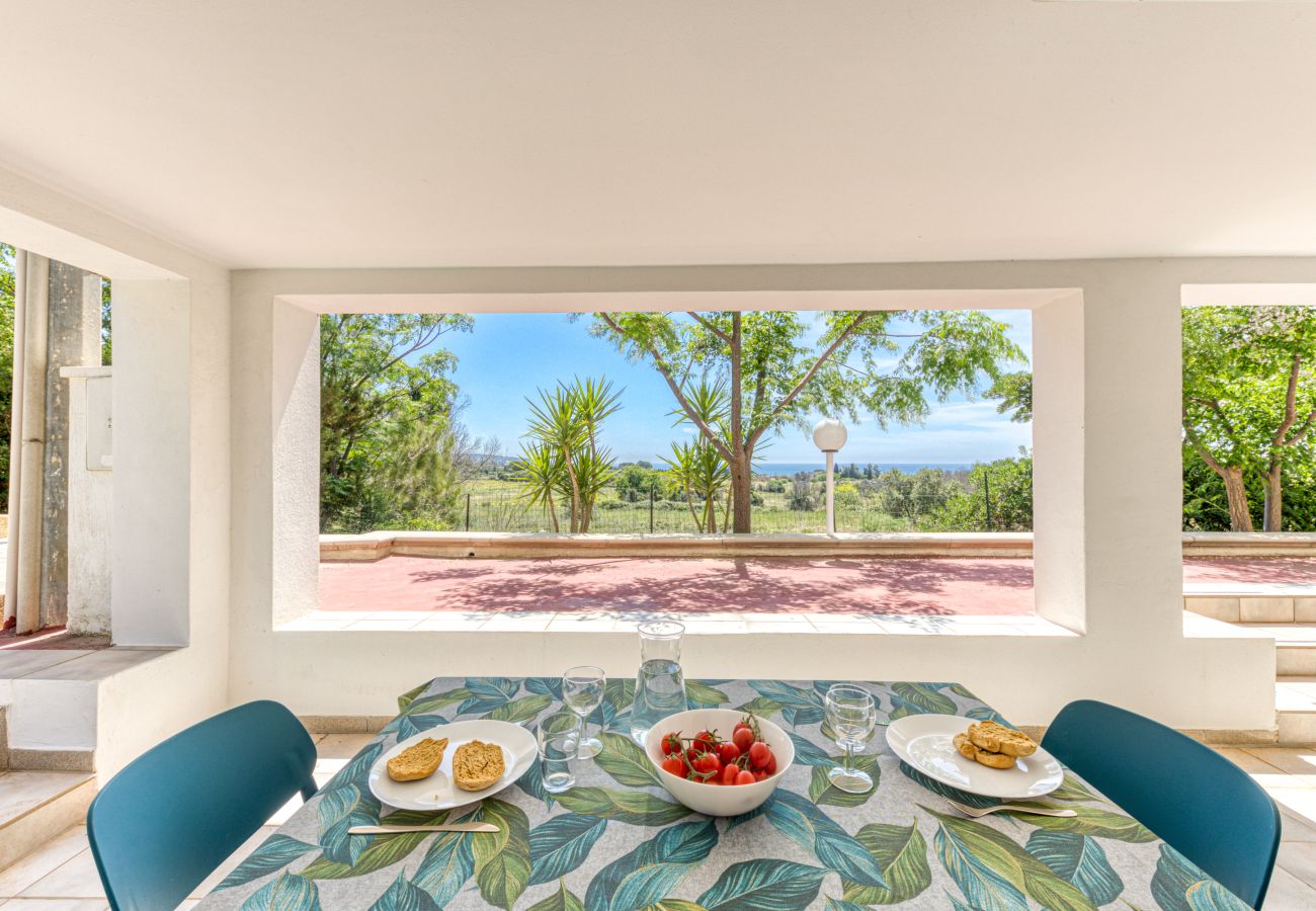 Villa a Pescoluse - Villa di campagna con vista mare e giardino